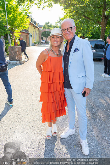ausg´steckt is´ - Heuriger Dreimäderlhaus, Münchendorf - Do 25.06.2026 - Andy Andi MAREK mit Ehefrau Sabine9