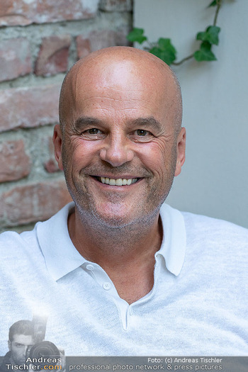 ausg´steckt is´ - Heuriger Dreimäderlhaus, Münchendorf - Do 25.06.2026 - Martin RAMUSCH (Portrait)42