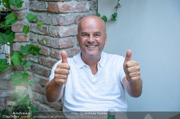 ausg´steckt is´ - Heuriger Dreimäderlhaus, Münchendorf - Do 25.06.2026 - Martin RAMUSCH (Portrait)43