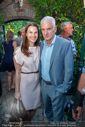 ausg´steckt is´ - Heuriger Dreimäderlhaus, Münchendorf - Do 25.06.2026 - Kristina und Arthur WORSEG73