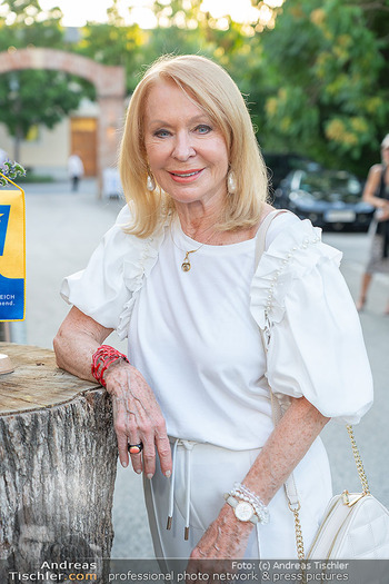 ausg´steckt is´ - Heuriger Dreimäderlhaus, Münchendorf - Do 25.06.2026 - Gerda ROGERS (Portrait)79