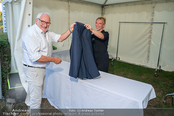 Interspot Sommerfest - Interspot Filmstudios, Wien - Mo 29.06.2026 - Michael SCHOTTENBERG bei der leeren Garderobe119