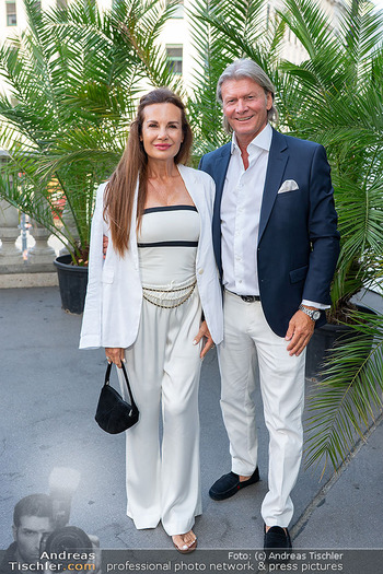 Raiffeisen Sommerfest - Albertina Plateau, Wien - Di 30.06.2026 - Christian MAREK mit Freundin Julia BEENß18
