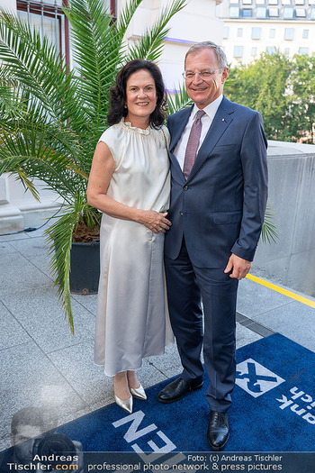 Raiffeisen Sommerfest - Albertina Plateau, Wien - Di 30.06.2026 - Thomas STELZER mit Ehefrau Bettina STELZER-WÖGERER20