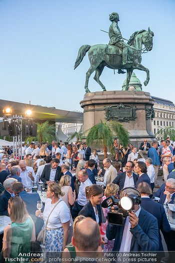 Raiffeisen Sommerfest - Albertina Plateau, Wien - Di 30.06.2026 - Sommerfest Übersichtsfoto Gäste Publikum Cocktailparty Dinnerp66