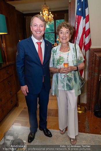 Independence Day Party - Residenz der US-Botschaft, Wien - Do 02.07.2026 - US-Botschafter Arthur Graham FISHER, Helene VAN DAMM11