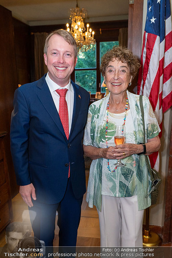 Independence Day Party - Residenz der US-Botschaft, Wien - Do 02.07.2026 - US-Botschafter Arthur Graham FISHER, Helene VAN DAMM12