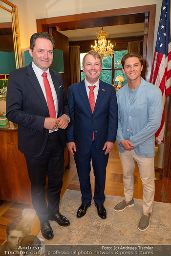 Independence Day Party - Residenz der US-Botschaft, Wien - Do 02.07.2026 - US-Botschafter Arthur Graham FISHER mit Freund Nick TOPEL, Norbe37