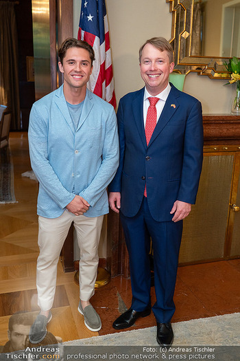 Independence Day Party - Residenz der US-Botschaft, Wien - Do 02.07.2026 - US-Botschafter Arthur Graham FISHER mit Freund Nick TOPEL59