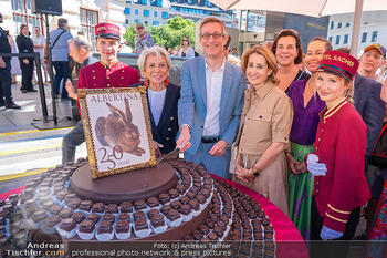 250 Jahre Albertina - Torte - Albertina Plateau, Wien - Sa 04.07.2026 - Gruppenfoto Ralph GLEIS, Alexandra WINKLER, Edith HLAWATI, Birgi12