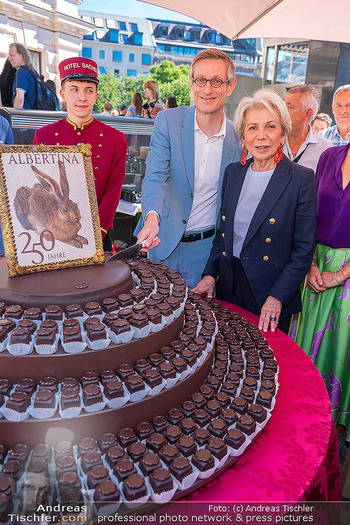250 Jahre Albertina - Torte - Albertina Plateau, Wien - Sa 04.07.2026 - Ralph GLEIS, Edith HLAWATI15