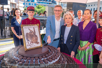 250 Jahre Albertina - Torte - Albertina Plateau, Wien - Sa 04.07.2026 - Ralph GLEIS, Birgit LAUDA, Edith HLAWATI16
