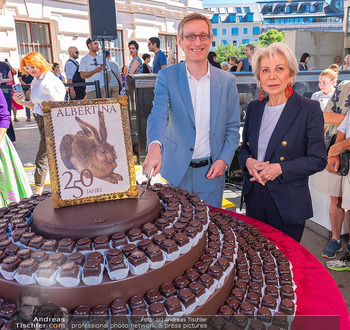 250 Jahre Albertina - Torte - Albertina Plateau, Wien - Sa 04.07.2026 - Ralph GLEIS, Edith HLAWATI23