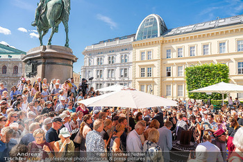 250 Jahre Albertina - Torte - Albertina Plateau, Wien - Sa 04.07.2026 - Übersichtsfoto, großer Andrang, Menschenmassen, Publikum, Gäs30