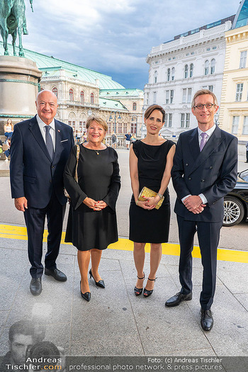 250 Jahre Albertina - Festakt - Albertina, Wien - Sa 04.07.2026 - Christian STOCKER mit Gerda, Ralph GLEIS, Katinka KECKEIS41