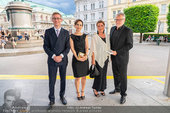 250 Jahre Albertina - Festakt - Albertina, Wien - Sa 04.07.2026 - Stephan RUZOWITZKY mit Ehefrau Birgit,  Ralph GLEIS, Katinka KEC52