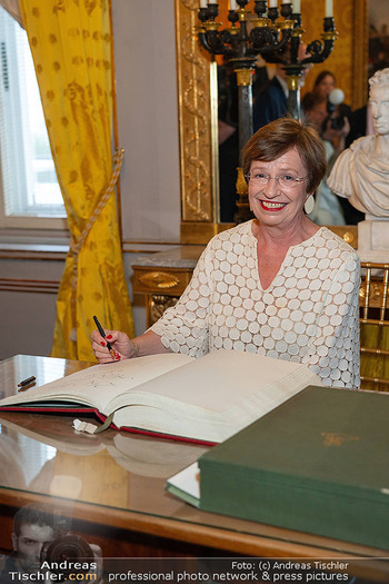 250 Jahre Albertina - Festakt - Albertina, Wien - Sa 04.07.2026 - Alexander VAN DER BELLEN, Doris SCHMIDAUER Eintrag ins Gästebuc100
