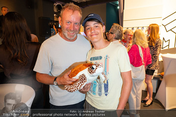 ´Planet der Tiere´ Ausstellung - Immersium, Wien - Mo 06.07.2026 - Stefan KOUBEK mit Sohn John21