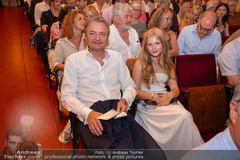 Premiere ´Gerüchte, Gerüchte´ - Stadttheater Berndorf - Do 16.07.2026 - Gerald GERSTBAUER mit Tochter Rosa95