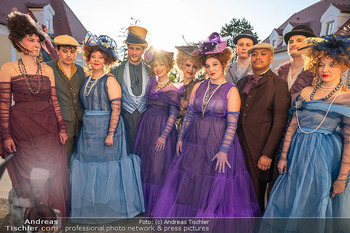 Premiere ´Hello, Dolly!´ - Schloss Haindorf Langenlois, NÖ - Do 23.07.2026 - Teile des Ensembles in Kostümen52
