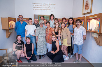 Dany Sigel führt durchs Museum - Raimund Museum, Gutenstein - Sa 25.07.2026 - Gruppenfoto Ensemble Gutenstein mit Dany SIGEL19