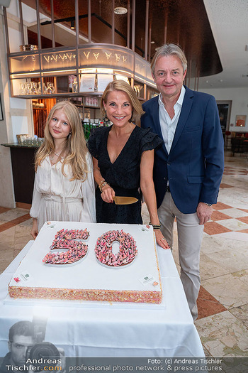 50er Kristina Sprenger - Cafe Utopia, Wien - So 26.07.2026 - Familie Kristina SPRENGER, Ehemann Gerald GERSTBAUER, Tochter Ro8