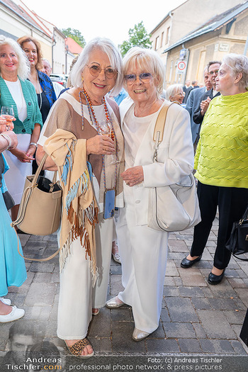 Verleihung Goldener Johann Strauss - Marchfelderhof - Mo 27.07.2026 - Mariane NENTWICH, Helga PAPOUSCHEK57
