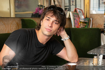 Interview Bibiza - Cafe Jelinek, Wien - Di 28.07.2026 - Franz Laurenz BIBIZA (Portrait)1