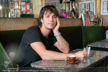 Interview Bibiza - Cafe Jelinek, Wien - Di 28.07.2026 - Franz Laurenz BIBIZA (Portrait)6