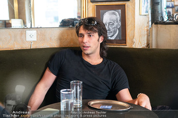 Interview Bibiza - Cafe Jelinek, Wien - Di 28.07.2026 - Franz Laurenz BIBIZA (Portrait)12