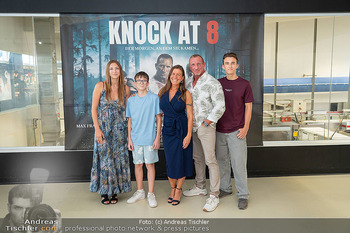 Pressekonferenz ´Knock at 8´ - Brotway, Wien - Di 04.08.2026 - Familie Max FRAISL mit Ehefrau Maria und Kindern Sophia, Georg u2