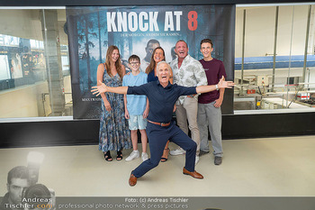 Pressekonferenz ´Knock at 8´ - Brotway, Wien - Di 04.08.2026 - Familie Max, Maria, Stefan, Sophia und Georg FRAISL, Will ROBERT5