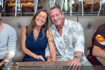 Pressekonferenz ´Knock at 8´ - Brotway, Wien - Di 04.08.2026 - Max FRAISL mit Ehefrau Maria47