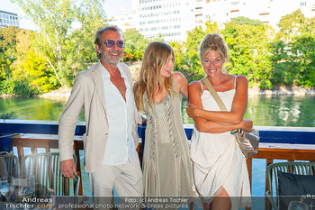 EPOS - Die Rockoper Präsentation - Summerstage, Wien - Mo 10.08.2026 - Familie Zoe STRAUB mit Vater Christof STRAUB und Mutter Roumina 15