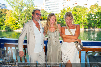 EPOS - Die Rockoper Präsentation - Summerstage, Wien - Mo 10.08.2026 - Familie Zoe STRAUB mit Vater Christof STRAUB und Mutter Roumina 16