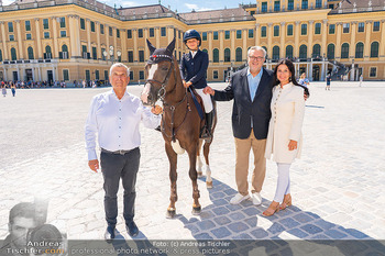 Fototermin mit Peter Hacker - Schloss Schönbrunn, Wien - Di 11.08.2026 - Helmut MORBITZER, Diana SCHÖNBERG, Peter HACKER, Sonja KLIMA9