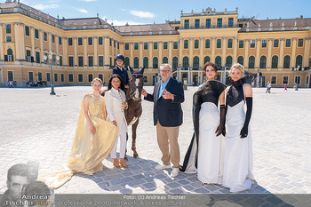 Fototermin mit Peter Hacker - Schloss Schönbrunn, Wien - Di 11.08.2026 - Diana SCHÖNBERG, Peter HACKER, Sonja KLIMA, Models15