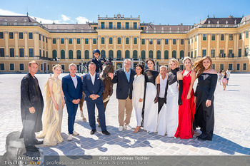 Fototermin mit Peter Hacker - Schloss Schönbrunn, Wien - Di 11.08.2026 - Diana SCHÖNBERG, Peter HACKER, Sonja KLIMA, Klaus PANHOLZER mit23