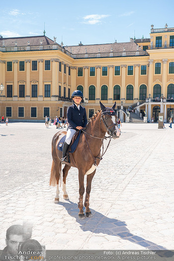 Models und Pferde - Schloss Schönbrunn, Wien - Di 11.08.2026 - Diana SCHÖNBERG46