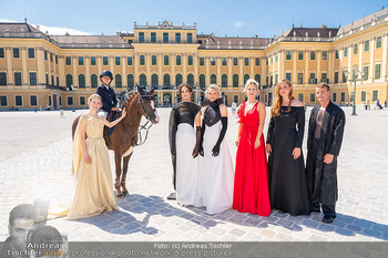 Models und Pferde - Schloss Schönbrunn, Wien - Di 11.08.2026 - Diana SCHÖNBERG mit Reiterinnen als Models48