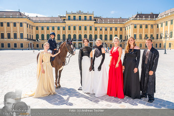 Models und Pferde - Schloss Schönbrunn, Wien - Di 11.08.2026 - Diana SCHÖNBERG mit Reiterinnen als Models49