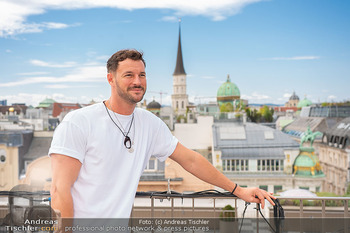 Interview Aut of Orda - Rosewood Hotel Rooftop Bar - Mi 19.08.2026 - Paul PIZZERA (Portrait)9