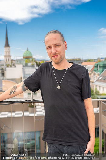 Interview Aut of Orda - Rosewood Hotel Rooftop Bar - Mi 19.08.2026 - Daniel FELLNER (Portrait)12