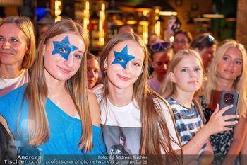 Autogrammstunde Michael Gregortisch und COSMO - PlusCity, Linz - Fr 04.09.2026 - junge COSMO-Fans56