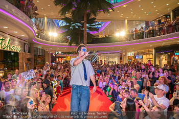 Autogrammstunde Michael Gregortisch und COSMO - PlusCity, Linz - Fr 04.09.2026 - COSMO (Benjamin GEDEON) (Bühnenfoto)72