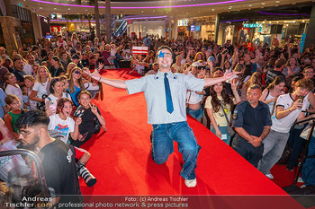 Autogrammstunde Michael Gregortisch und COSMO - PlusCity, Linz - Fr 04.09.2026 - COSMO (Benjamin GEDEON) (Bühnenfoto)75