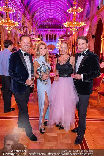 Diversity Ball - Rathaus, Wien - Sa 05.09.2026 - Donka ANGATSCHEVA mit Ehemann Gabor MARASZTO, Martin und Gloria 48