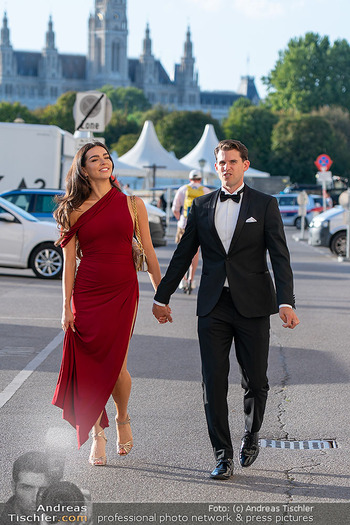 Kids Future Unlocked Charity Gala - Hofburg, Wien - Di 08.09.2026 - Dominic THIEM mit Freundin Lili PAUL-RONCALLI7