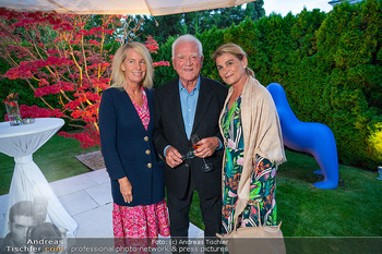 Season´s End Party - Privatvilla Oberwaltersdorf, NÖ - Fr 11.09.2026 - Frank STRONACH mit Freundinnen Ines und Cindy16