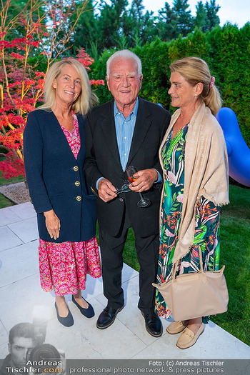 Season´s End Party - Privatvilla Oberwaltersdorf, NÖ - Fr 11.09.2026 - Frank STRONACH mit Freundinnen Ines und Cindy17